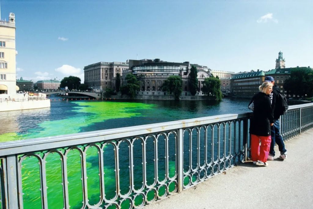 Râul verde, 1998 Stockholm, 2000 – 1998 Fotografie : Olafur Eliasson