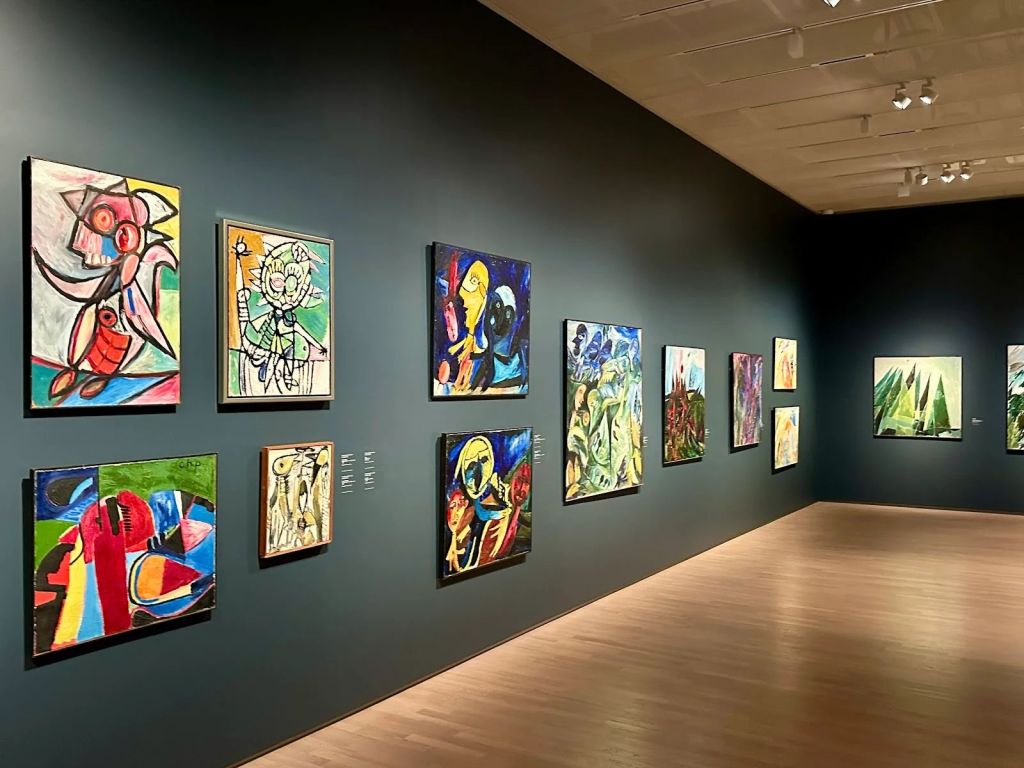 Muzeul găzduiește colecția Tangen , cea mai mare colecție de modernism nordic din lume, și colecțiile permanente ale Kunstsilo. În plus, vor exista artă contemporană digitală internațională, expoziții temporare și o ofertă extinsă cu prelegeri, concerte, experiențe culinare, ateliere, săli de evenimente și evenimente.